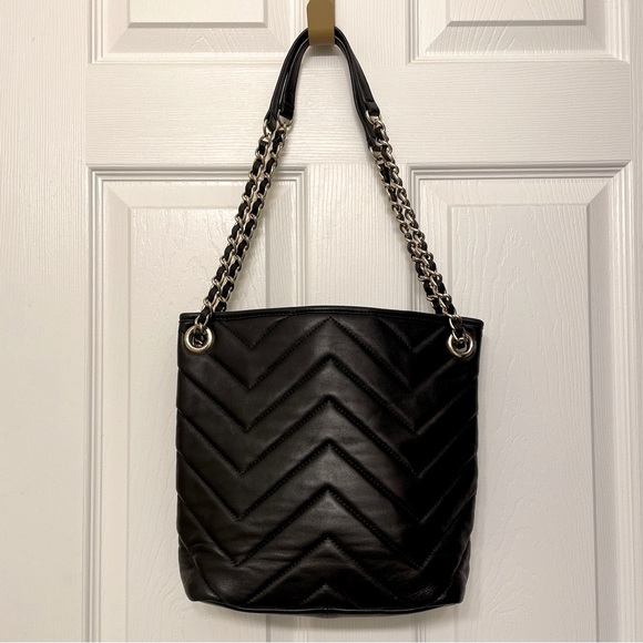 Like new! Talbots Bag shoulder or crossbody bucket black leather chain strap - Picture 3 of 16